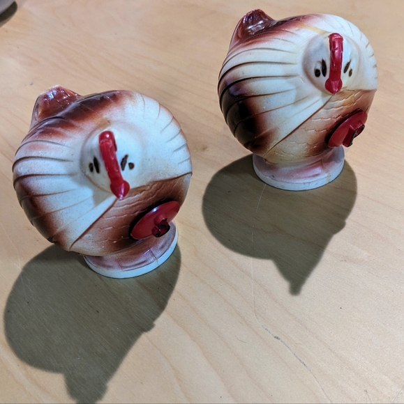 1960 Vintage Salt & Pepper Chickens - Picture 2 of 5